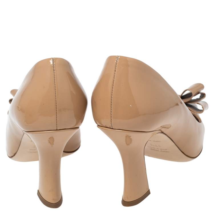 Pre Owned Miu Miu Beige Patent Leather Bow Square-Toe Pumps Size 39.5