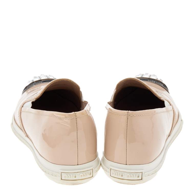 Pre Owned Miu Miu Beige Patent Leather Crystal Embellished Pointed Cap Toe Slip On Sneakers Size 35