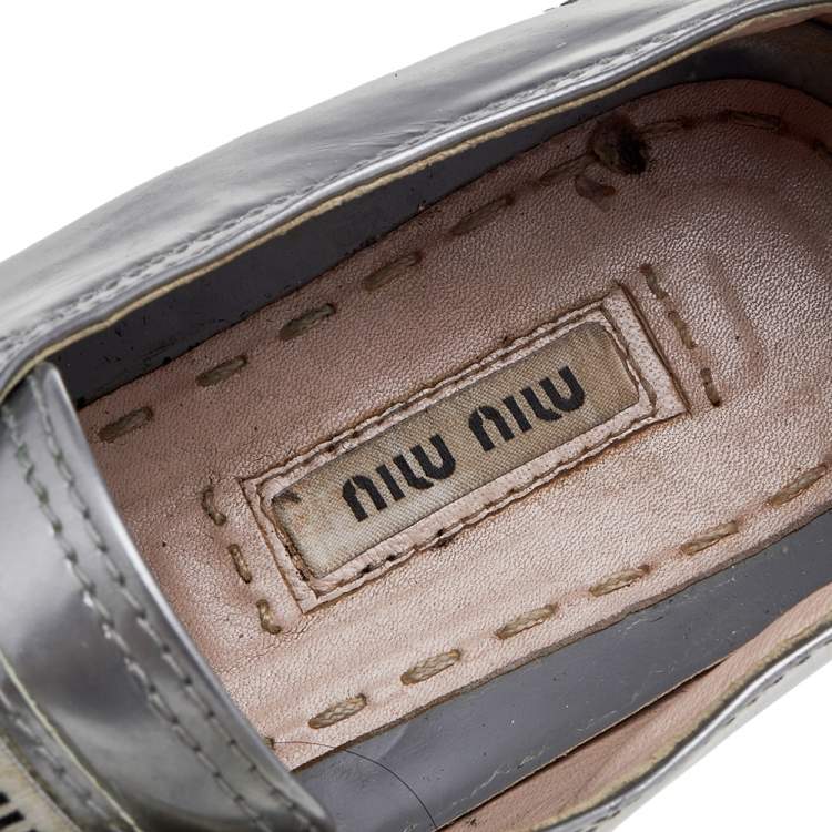 Pre Owned Miu Miu Silver Patent Leather Crystal Embellished Low Top Sneakers Size 40