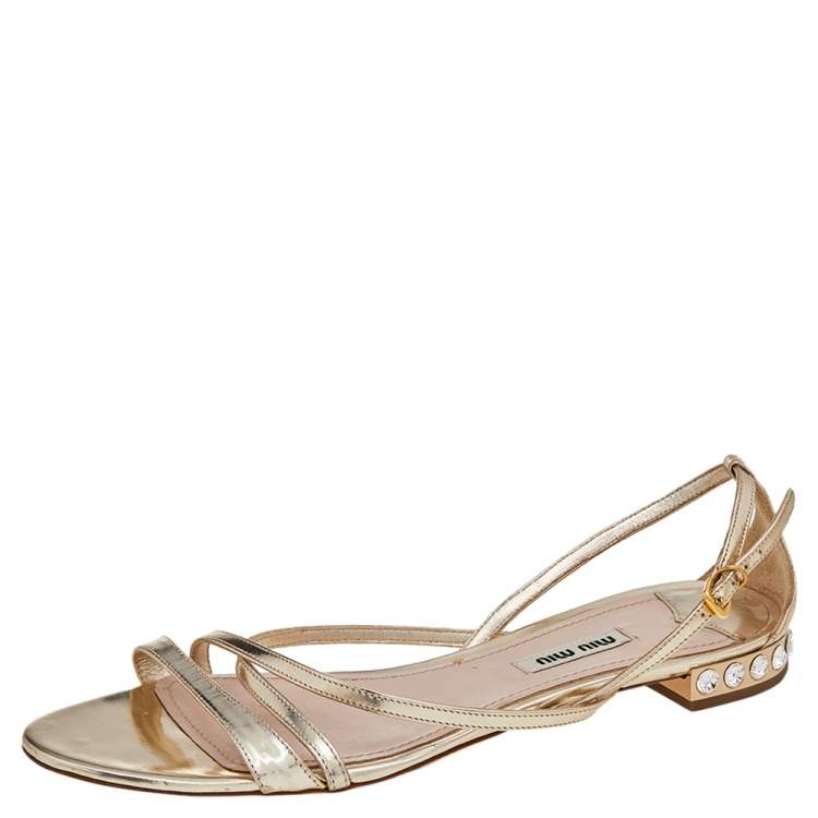مملوكة مسبقًا Miu Miu Gold Leather Embellished Flats Sandals Size 39.5