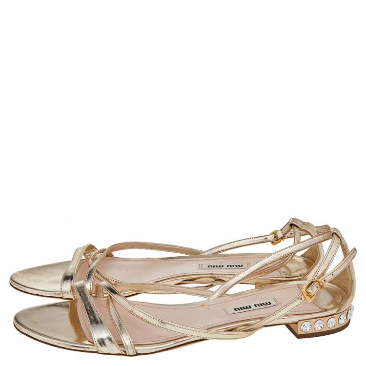 مملوكة مسبقًا Miu Miu Gold Leather Embellished Flats Sandals Size 39.5