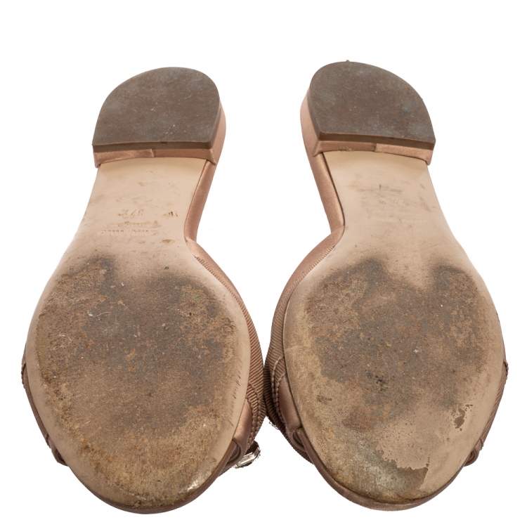 مملوكة مسبقًا Miu Miu Dusty Pink Satin and Canvas Knot Crystal Embellished Flat Slides Size 37.5