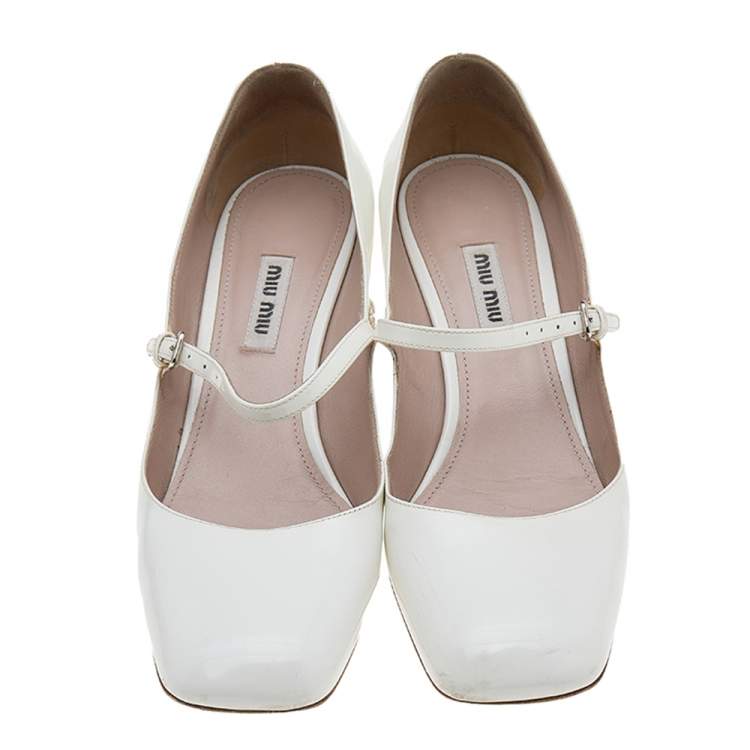 مملوكة مسبقًا Miu Miu White Patent Leather Mary Jane Square Toe Pumps Size38.5