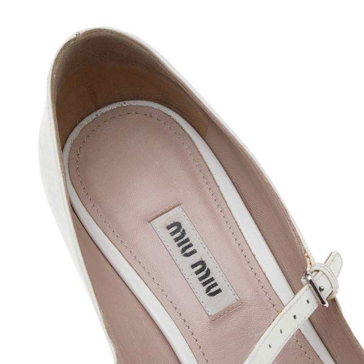 مملوكة مسبقًا Miu Miu White Patent Leather Mary Jane Square Toe Pumps Size38.5