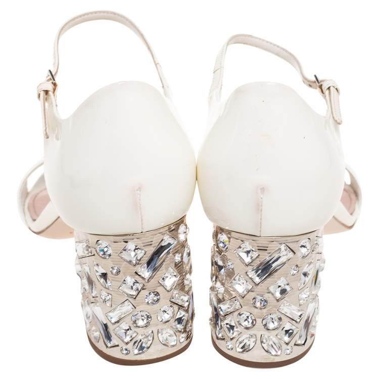 مملوكة مسبقًا Miu Miu White Patent Leather Crystal Embellished Heel Sandals Size 38