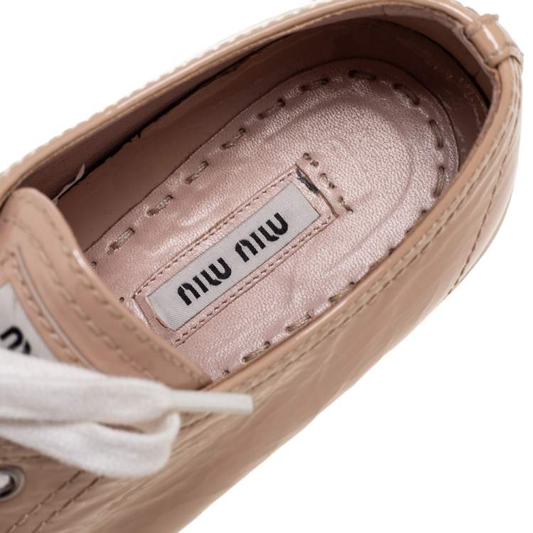 مملوكة مسبقًا Miu Miu Beige Patent Leather Crystal Embellished Cap Toe Lace-Up Sneakers Size 38