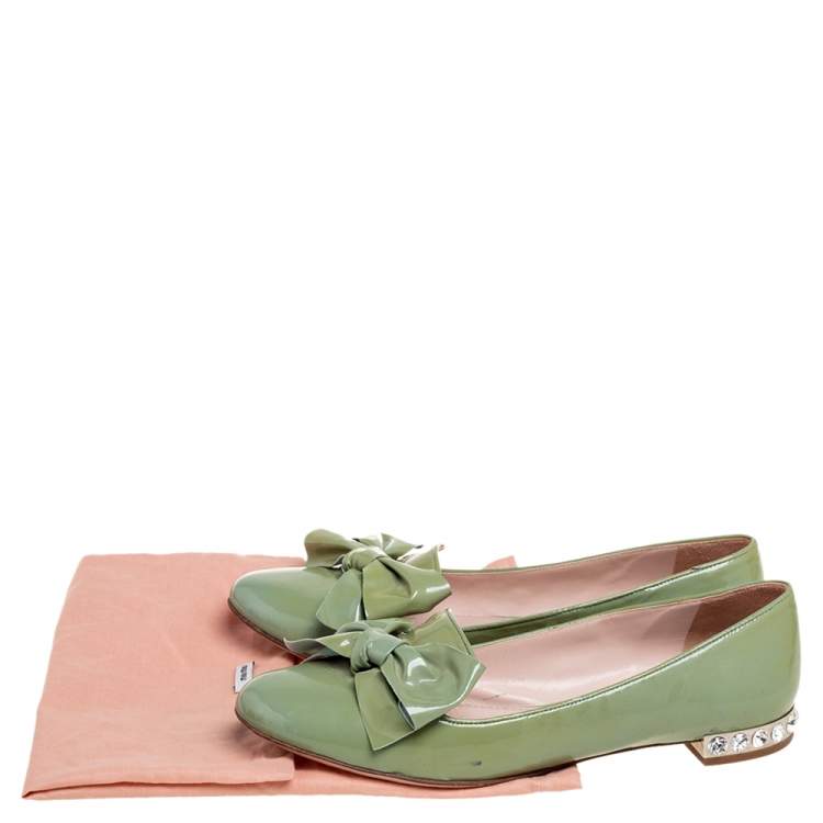Pre Owned Miu Miu Light Green Patent Leather Bow Ballet Flats Size 36.5