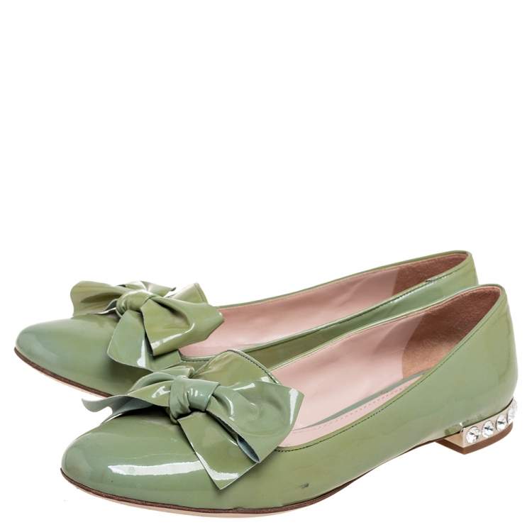 Pre Owned Miu Miu Light Green Patent Leather Bow Ballet Flats Size 36.5