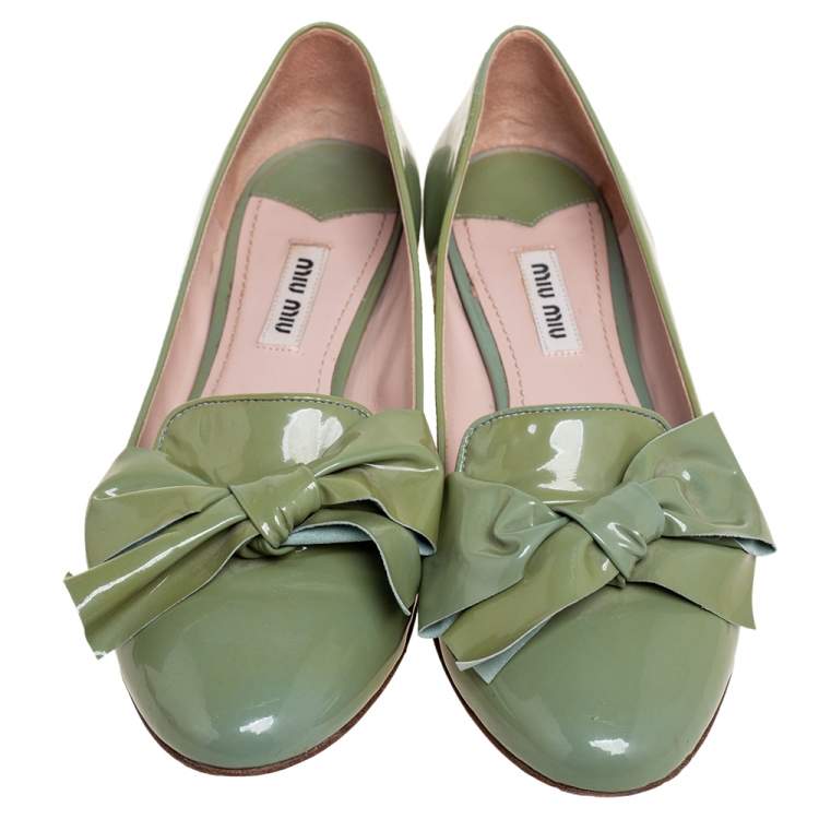 Pre Owned Miu Miu Light Green Patent Leather Bow Ballet Flats Size 36.5