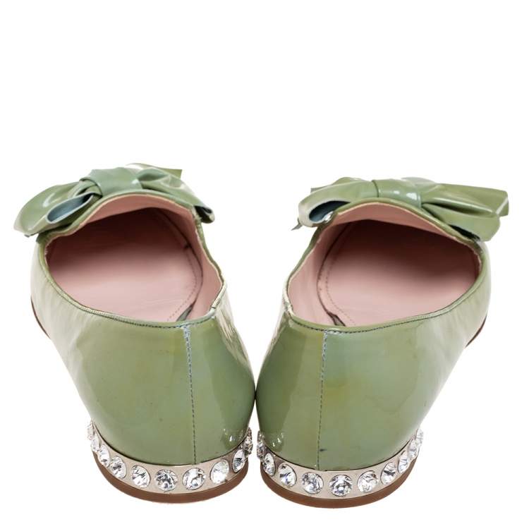 Pre Owned Miu Miu Light Green Patent Leather Bow Ballet Flats Size 36.5