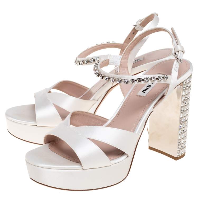 مملوكة مسبقًا Miu Miu Ivory Satin Crystal Embellished Ankle-Strap Platform Sandals Size 38