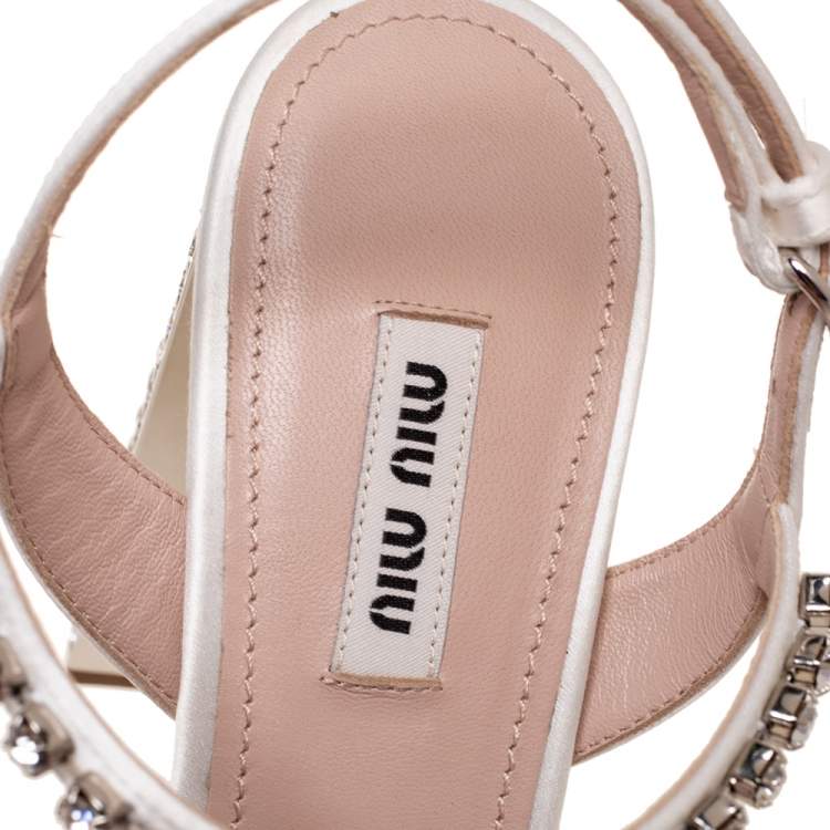 مملوكة مسبقًا Miu Miu Ivory Satin Crystal Embellished Ankle-Strap Platform Sandals Size 38