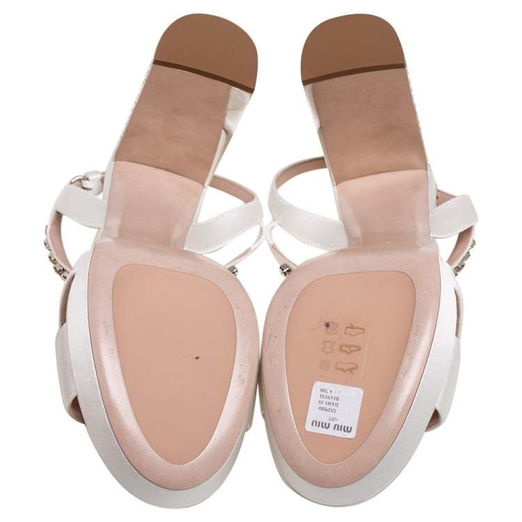 مملوكة مسبقًا Miu Miu Ivory Satin Crystal Embellished Ankle-Strap Platform Sandals Size 38