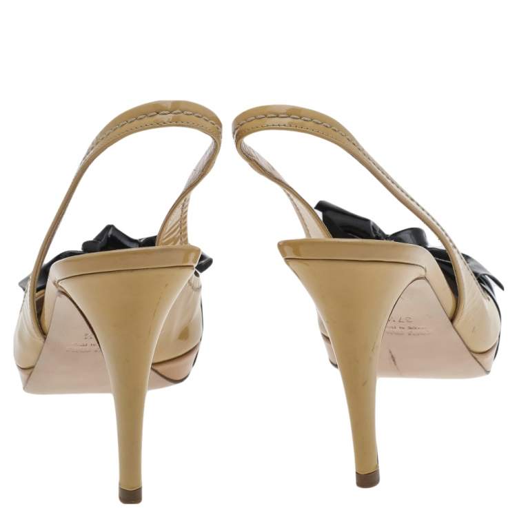 Pre Owned Miu Miu Beige/Black Patent Leather Bow Slingback Peep Toe Sandals Size 37.5