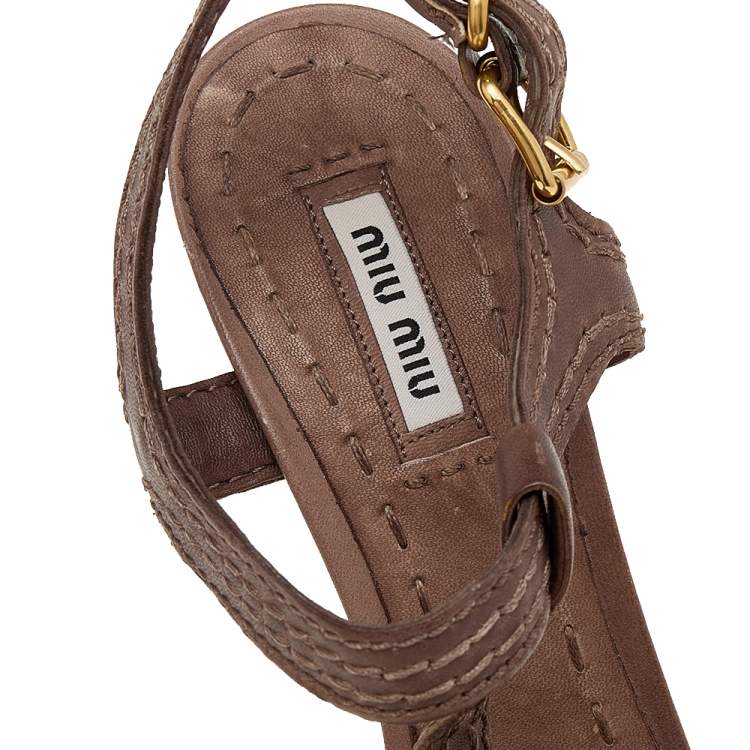 مملوكة مسبقًا Miu Miu Brown Leather Stitch Detail Ankle Strap Platform Sandals Size 38