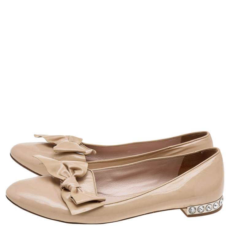 Pre Owned Miu Miu Beige Patent Leather Crystal Embellished Bow Smoking Slippers Size 39