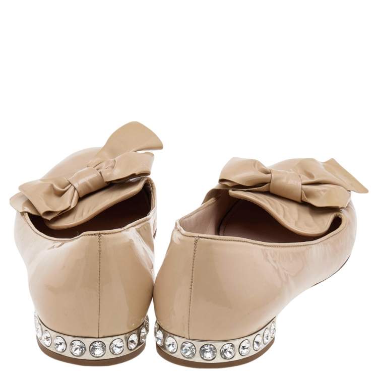 Pre Owned Miu Miu Beige Patent Leather Crystal Embellished Bow Smoking Slippers Size 39