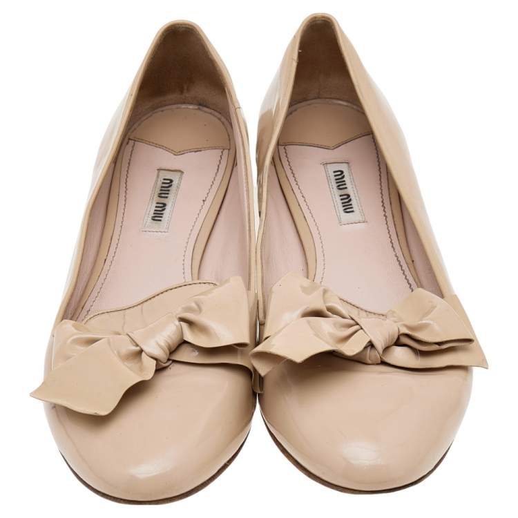 Pre Owned Miu Miu Beige Patent Leather Crystal Embellished Bow Smoking Slippers Size 39