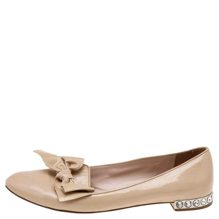 Pre Owned Miu Miu Beige Patent Leather Crystal Embellished Bow Smoking Slippers Size 39