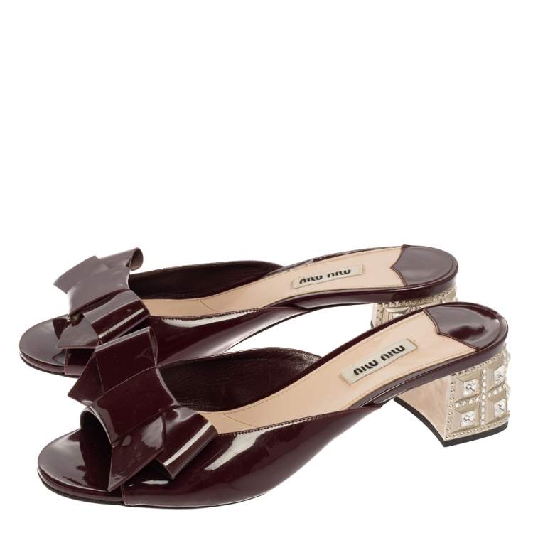 Pre Owned Miu Miu Burgundy Patent Leather Bow Crystal Embellished Heel Slide Sandals Size 39