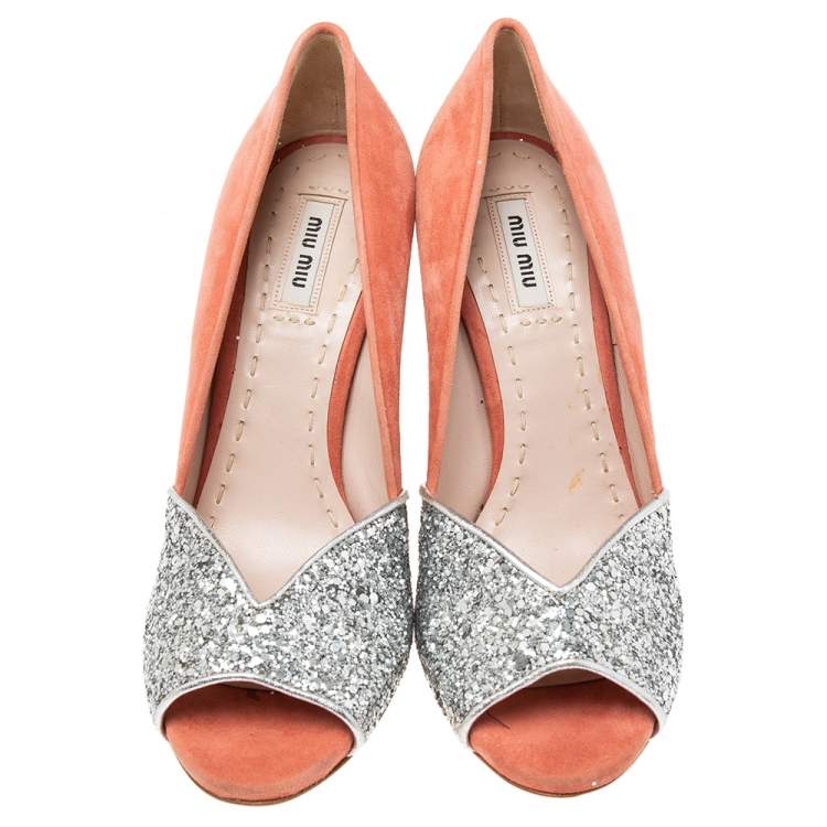 Pre Owned Miu Miu Silver/Coral Pink Coarse Glitter and Suede Peep-Toe Pumps Size 37.5