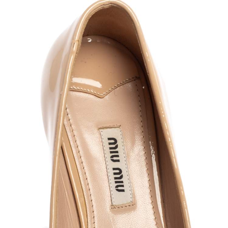 Pre Owned Miu Miu Beige Patent Leather Crystal Embellished Cap Toe Smoking Slippers Size 39  