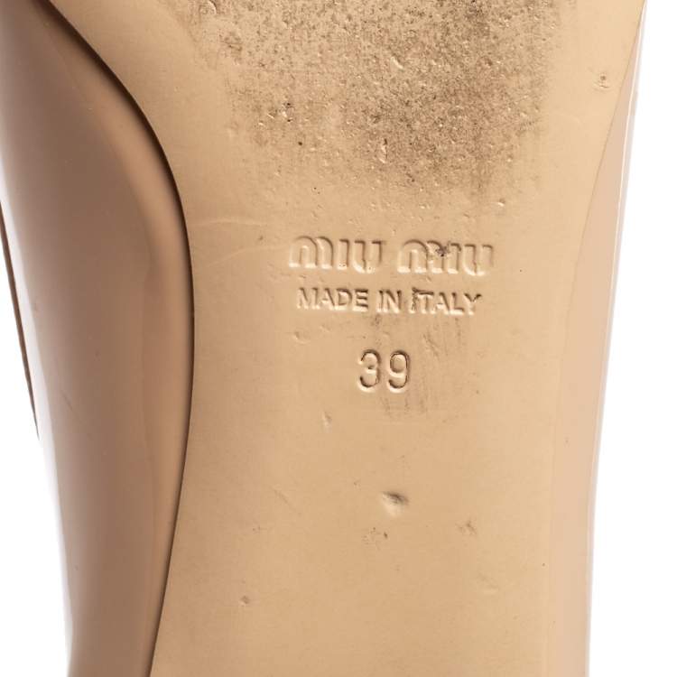 Pre Owned Miu Miu Beige Patent Leather Crystal Embellished Cap Toe Smoking Slippers Size 39  