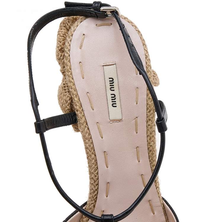 مملوكة مسبقًا Miu Miu Black Lizard Embossed Leather Wedge T Strap Sandals Size 36