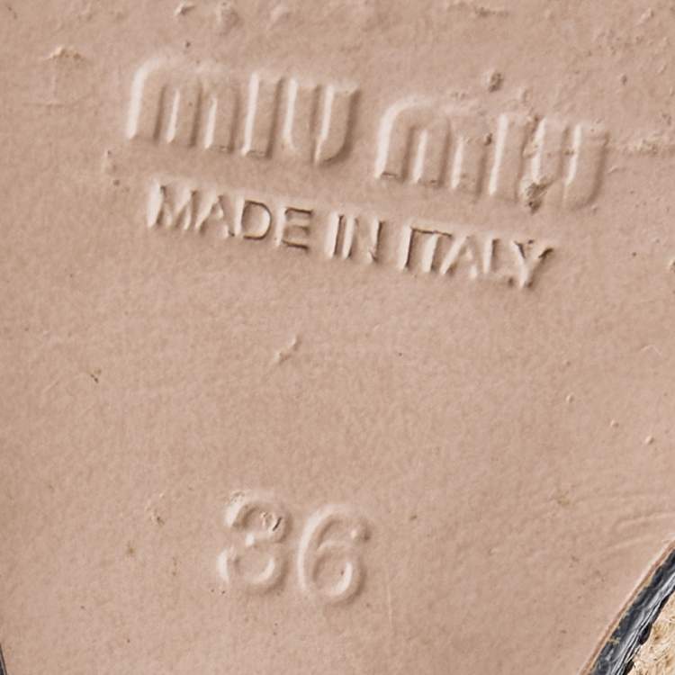 مملوكة مسبقًا Miu Miu Black Lizard Embossed Leather Wedge T Strap Sandals Size 36