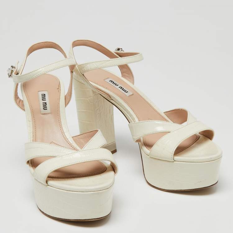 مملوكة مسبقًا Miu Miu Off-White Croc Embossed Leather Crystal Embellished Block Heel Platform Sandals Size 38.5