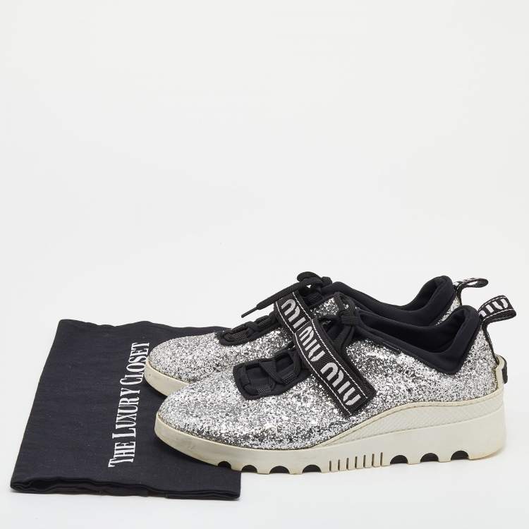 مملوكة مسبقًا Miu Miu Silver Glitter Low Top Sneakers Size 39.5