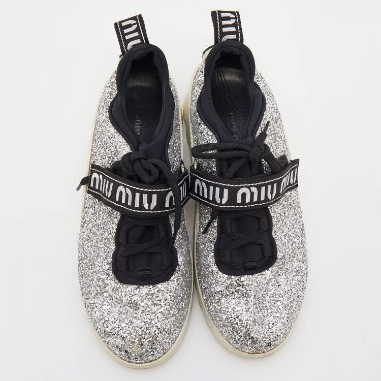 مملوكة مسبقًا Miu Miu Silver Glitter Low Top Sneakers Size 39.5