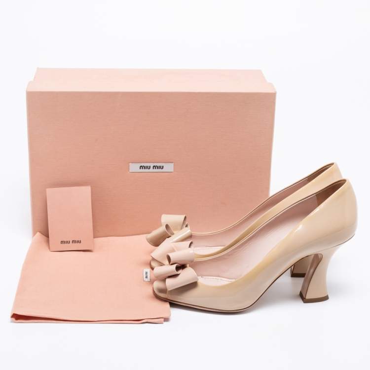 مملوكة مسبقًا Miu Miu Beige Patent Leather Bow Peep Toe Pumps Size 39