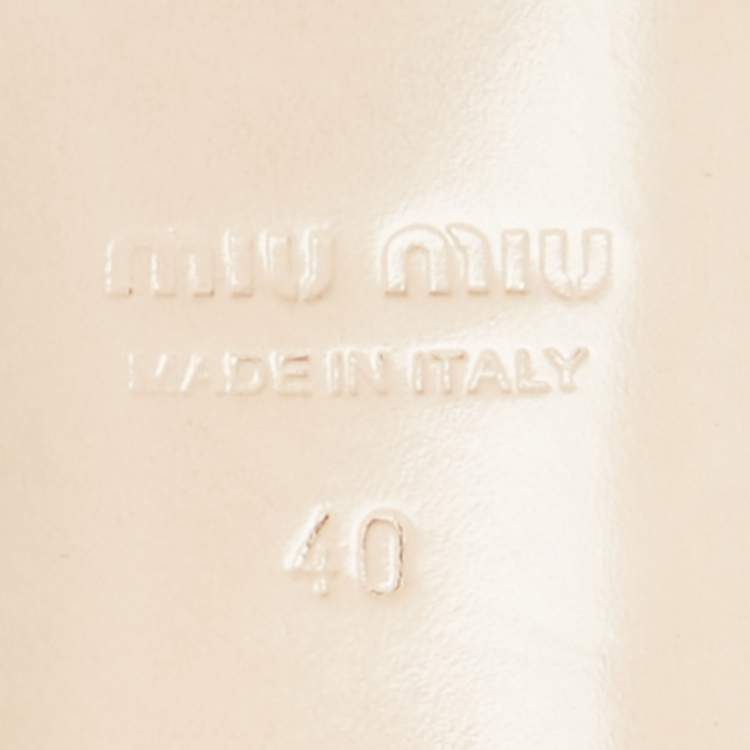 مملوكة مسبقًا Miu Miu  White Patent Crystal Embellished Slide Sandals Size 40