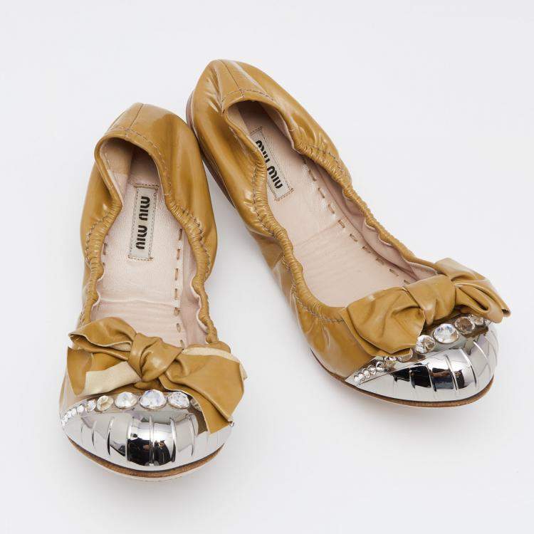 Pre Owned Miu Miu Beige Patent Leather Crystal Bow Embellished Cap Toe Ballet Flats Size 41