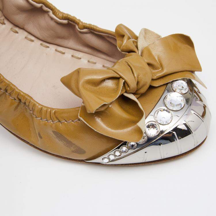 Pre Owned Miu Miu Beige Patent Leather Crystal Bow Embellished Cap Toe Ballet Flats Size 41