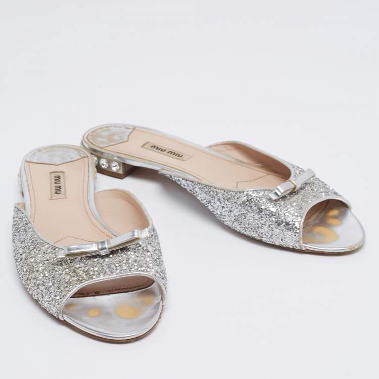مملوكة مسبقًا Miu Miu Silver Coarse Glitter Embellished Slide Sandals Size 41