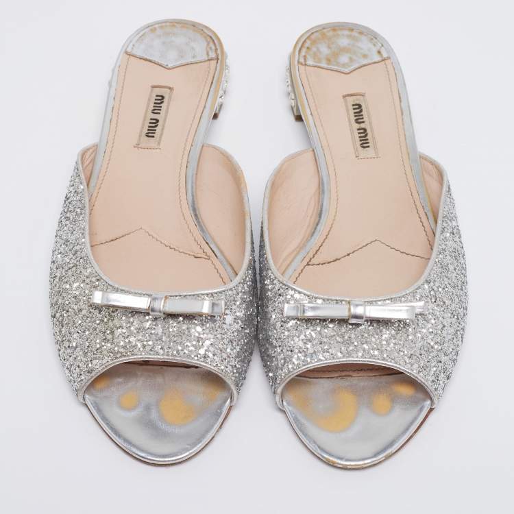 مملوكة مسبقًا Miu Miu Silver Coarse Glitter Embellished Slide Sandals Size 41