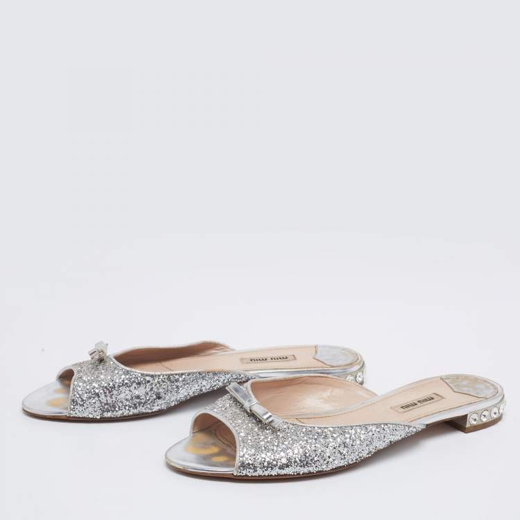 مملوكة مسبقًا Miu Miu Silver Coarse Glitter Embellished Slide Sandals Size 41