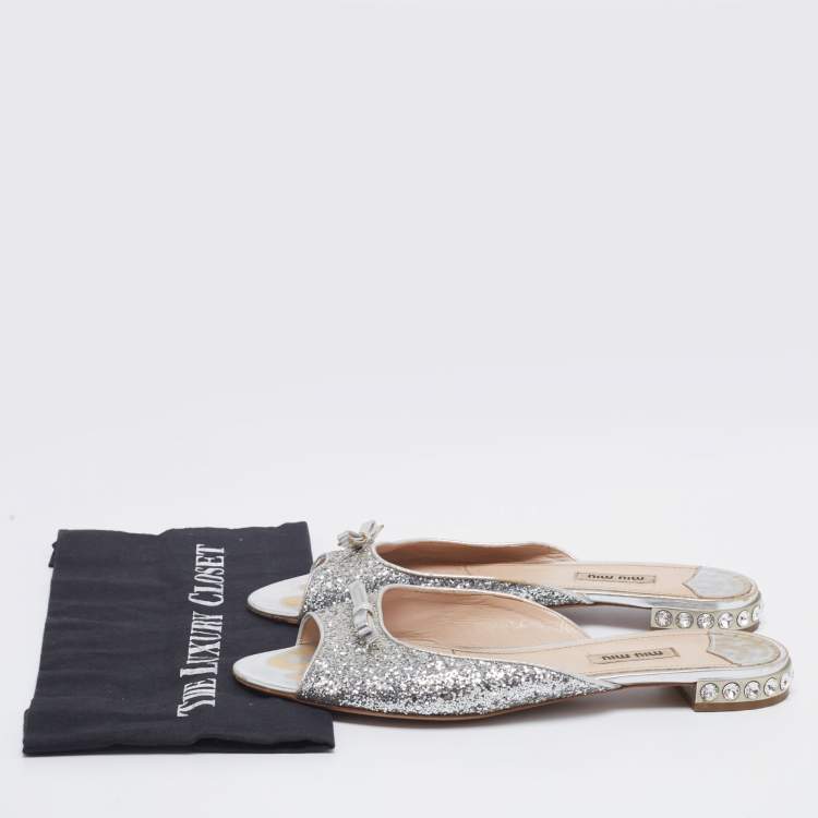 مملوكة مسبقًا Miu Miu Silver Coarse Glitter Embellished Slide Sandals Size 41