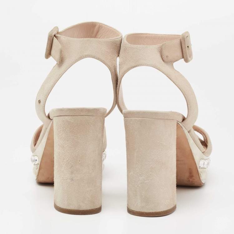 مملوكة مسبقًا Miu Miu Beige Suede Crystal Embellished Platform Ankle-Strap Sandals Size 39.5 