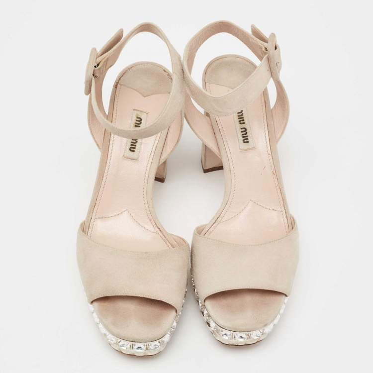 مملوكة مسبقًا Miu Miu Beige Suede Crystal Embellished Platform Ankle-Strap Sandals Size 39.5 