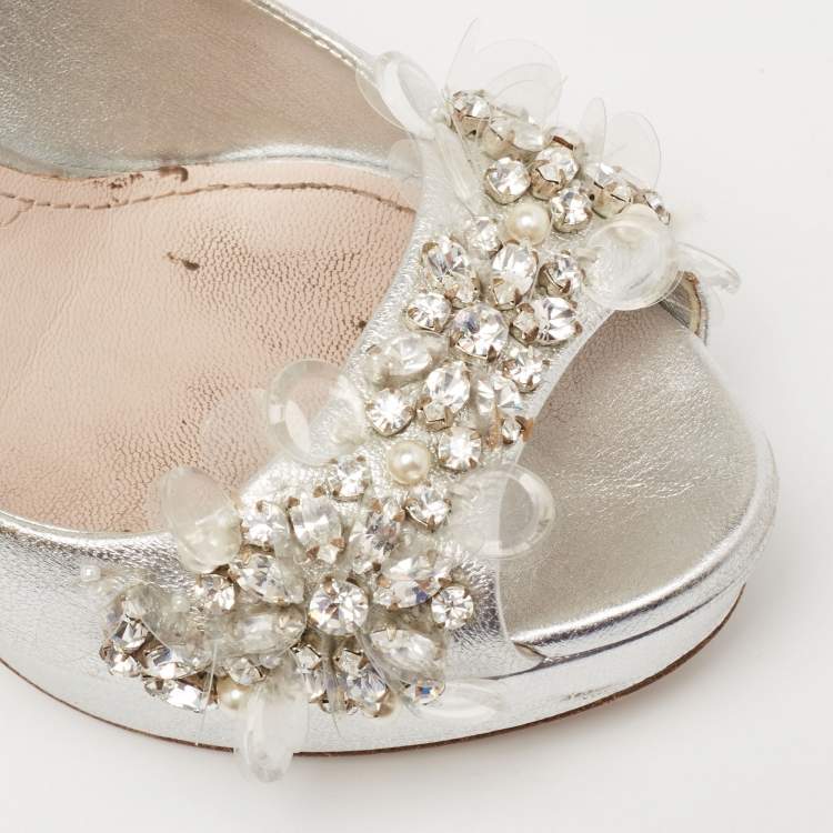 مملوكة مسبقًا Miu Miu Silver Leather Embellished Peep Toe Pumps Size 36.5