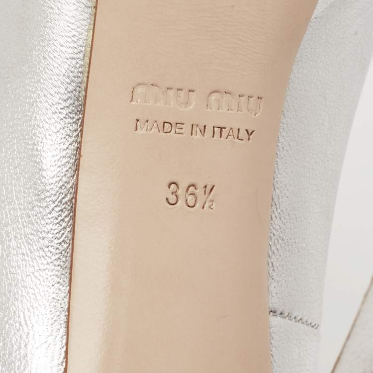 مملوكة مسبقًا Miu Miu Silver Leather Embellished Peep Toe Pumps Size 36.5