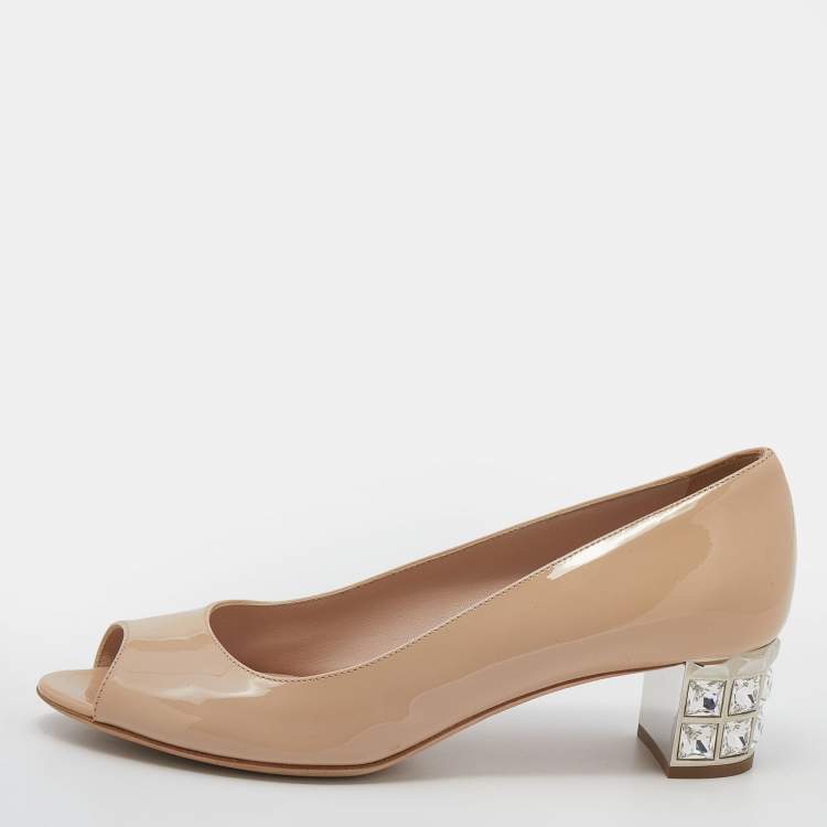 مملوكة مسبقًا Miu Miu Beige Patent Leather Crystal Embellished Heel Peep Toe Pumps 36.5