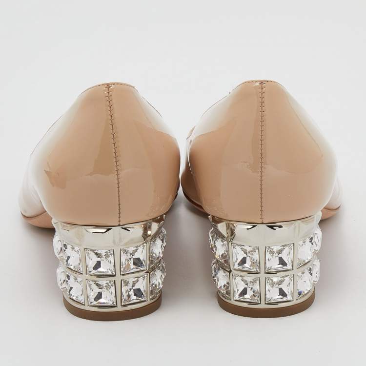 مملوكة مسبقًا Miu Miu Beige Patent Leather Crystal Embellished Heel Peep Toe Pumps 36.5