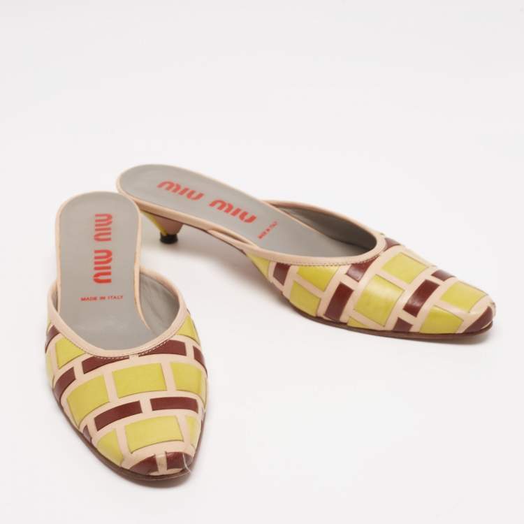مملوكة مسبقًا Miu Miu Tricolor Woven Leather Mule Sandals Size 37.5