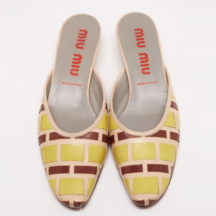 مملوكة مسبقًا Miu Miu Tricolor Woven Leather Mule Sandals Size 37.5