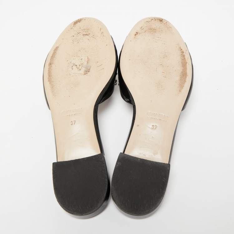 مملوكة مسبقًا Miu Miu Black Patent Leather Pearl Embellished Flats Size 37