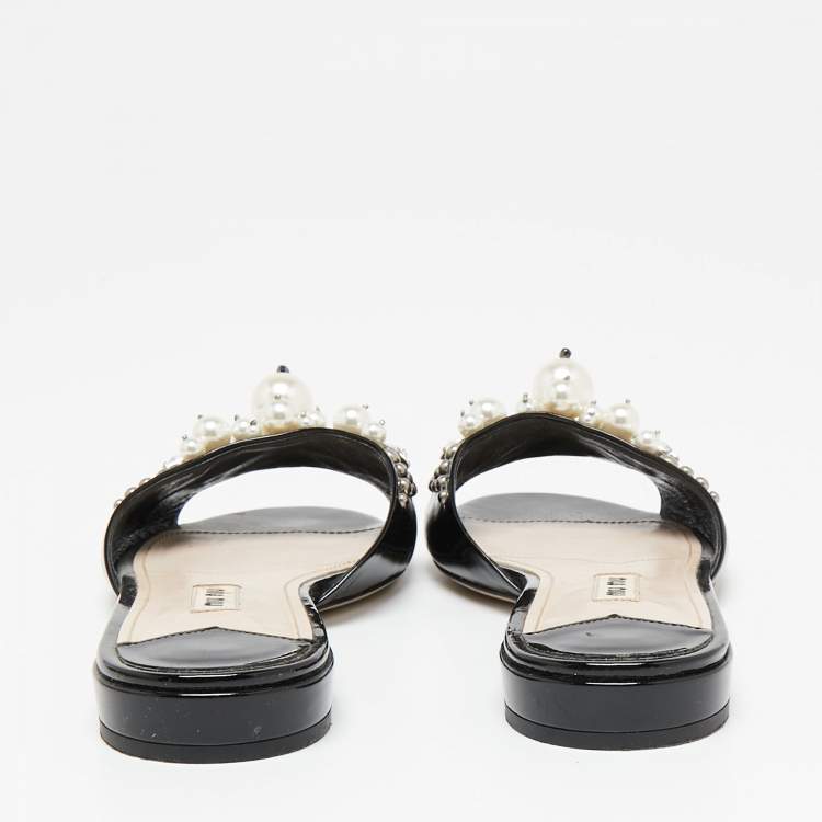 مملوكة مسبقًا Miu Miu Black Patent Leather Pearl Embellished Flats Size 37